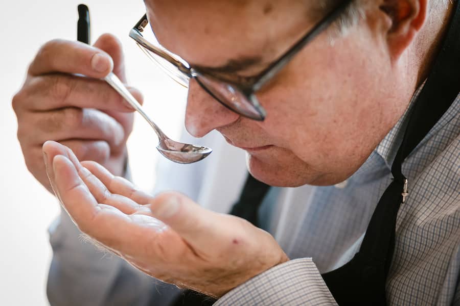 Arno Abächerli, chef at l'Auberge de la Croix Blanche pictured during a tasting session on the origins of coffee of the Gourmet Weeks event by Nespresso on 28 April 2025 in Romont. (© Gabriel Monnet)