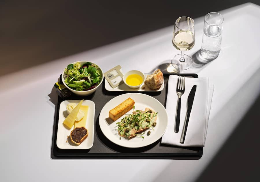 Gericht: Vitello Salmone mit Kapern und getoastetem Brioche Joshua Lüscher, Zwyssighaus, kocht für SWISS Airlines