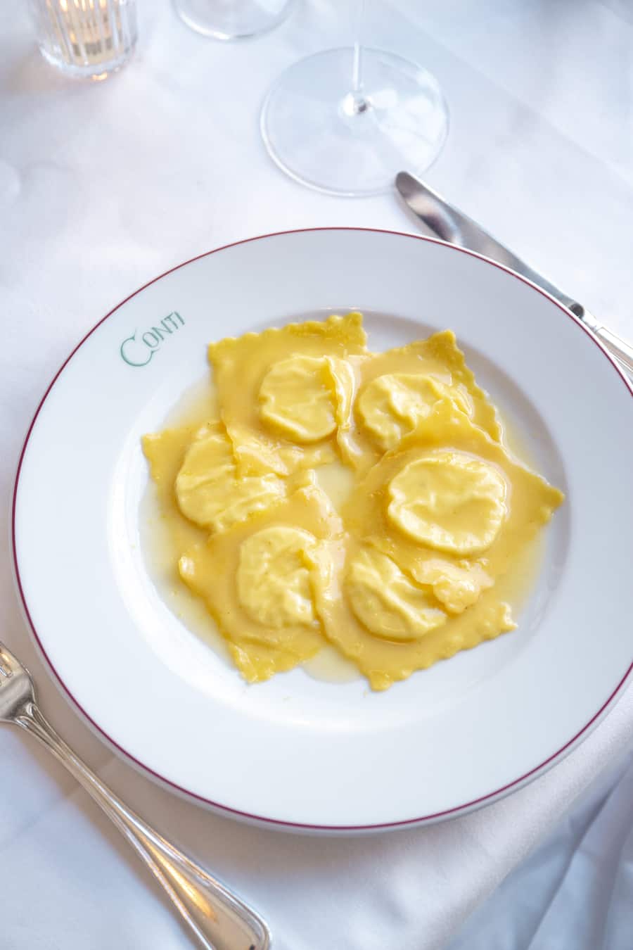 Leichtfüssig: Ravioli mit Ricotta und Zitronenbutter im «Conti».