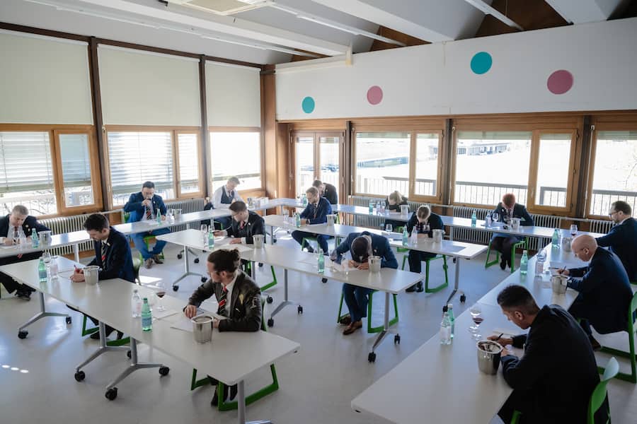 Meilleur sommelier de Suisse Mikaël Grou sommelier du Beau-Rivage à Genève