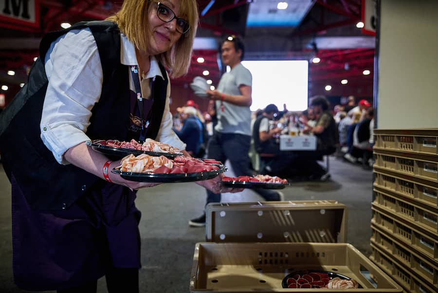 Martigny, le 5 avril 2025record mondial de la Raclette en présence de Eddy Baillifard ambassadeur du raclette AOP Valais © sedrik nemeth