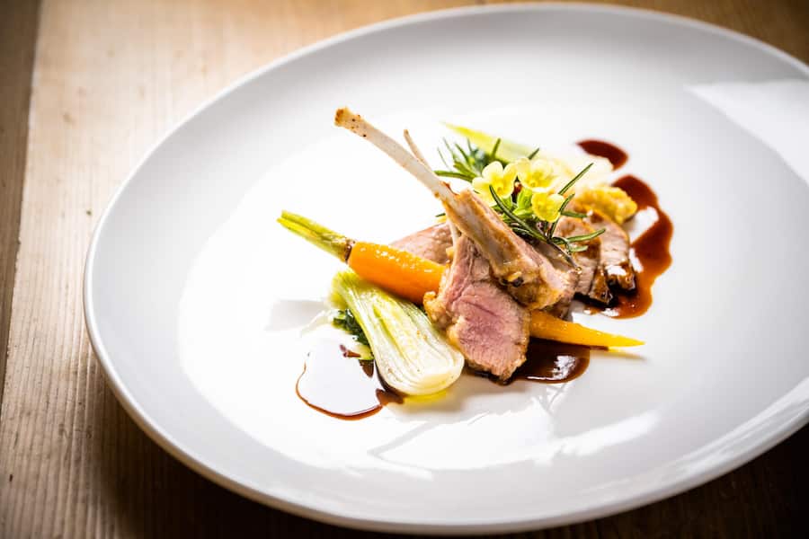 Grande Finale: Gitzi-Braten, Gitzi-Rücken. Dazu eine rustikal-feine Bramata nach Urner Art. Restaurant Kaiserstock in Riemenstalden 2022