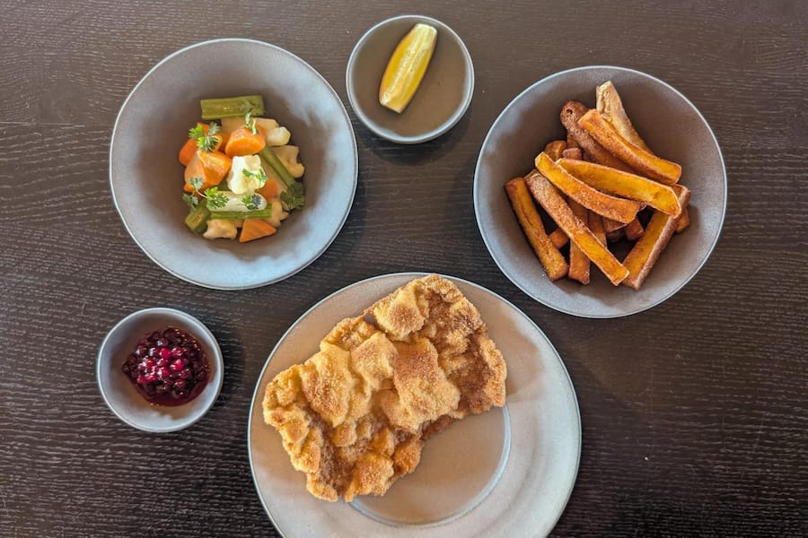 Zum Lunch: Silvio Germann kann auch Schnitzel!