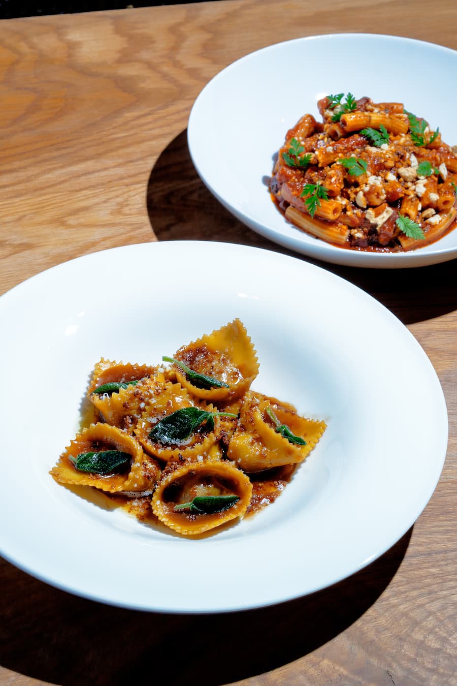 Erstklassige Pastagerichte sind bei der Trattoria Freilager auf dem Tagesprogramm: Tortelli al brasato und Maccheroni al ragù di polpo.
