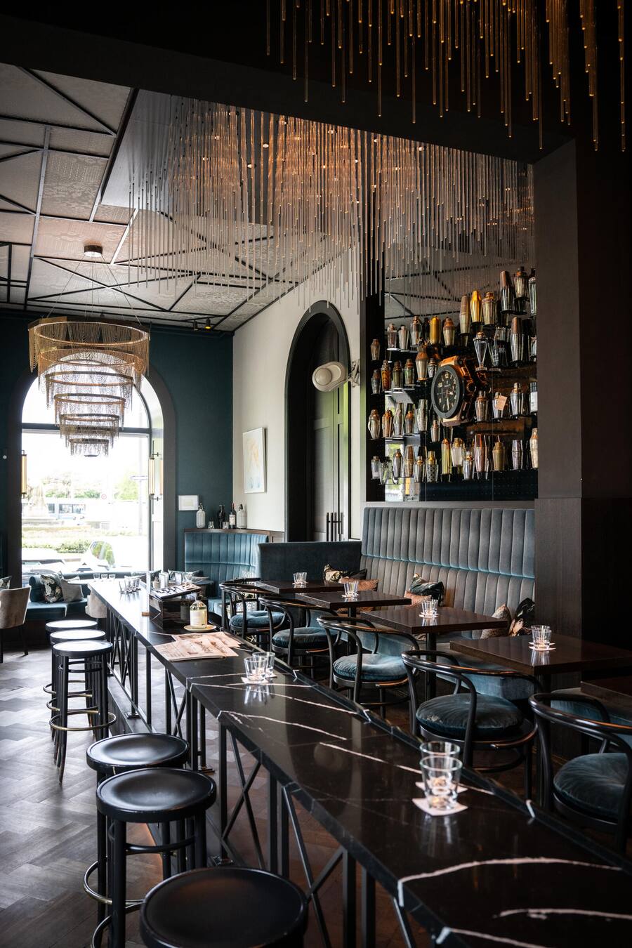 Bar am Wasser, Stadthausquai 1, 8001 Zürich