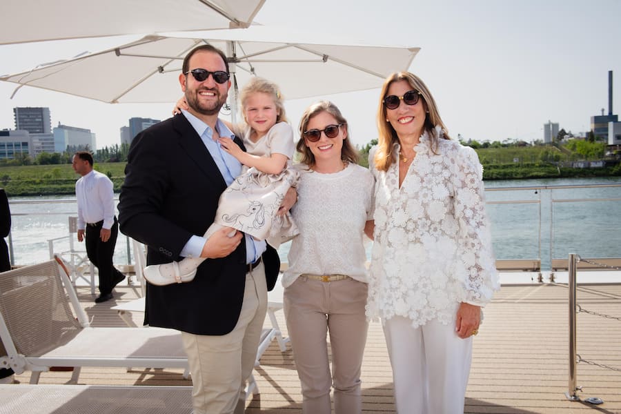 Die Schiffstaufe der Excellence Crown der Familie Twerenbold, 2. Mai 2025, im Rheinhafen Basel, Nazly Twerenbold, Karim Twerenbold mit Ehefrau Andrea und Tochter Leyla