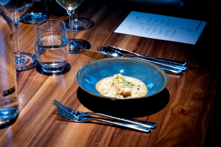 15.05.2025 - Bussigny - Resto Qoqa Ò Stamm Ò chefs - Qchef X Fabio Toffolon & Dominik SatoÊLes Chefs du Chedi Ð The Japanese - 2 toiles Michelin.Photo Darrin Vanselow pour G&M magazine / lÕillustre 2025