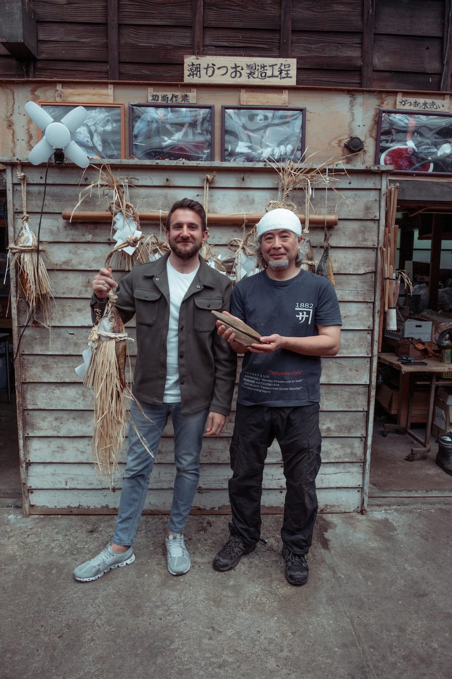 Marco Campanella in Japan, Reisebericht Am Abend steht das grosse Finale bevor: ein exklusives Dinner im Restaurant Ryugin bei Yamamoto-san, selbst mit 19 Gault&Millau Punkten ausgezeichnet. Für diesen Anlass hat er ein eigenes 14-Gänge-Menü kreiert. Kein Gang stammt aus dem regulären Angebot, alles wurde für Marco und das Team entwickelt.