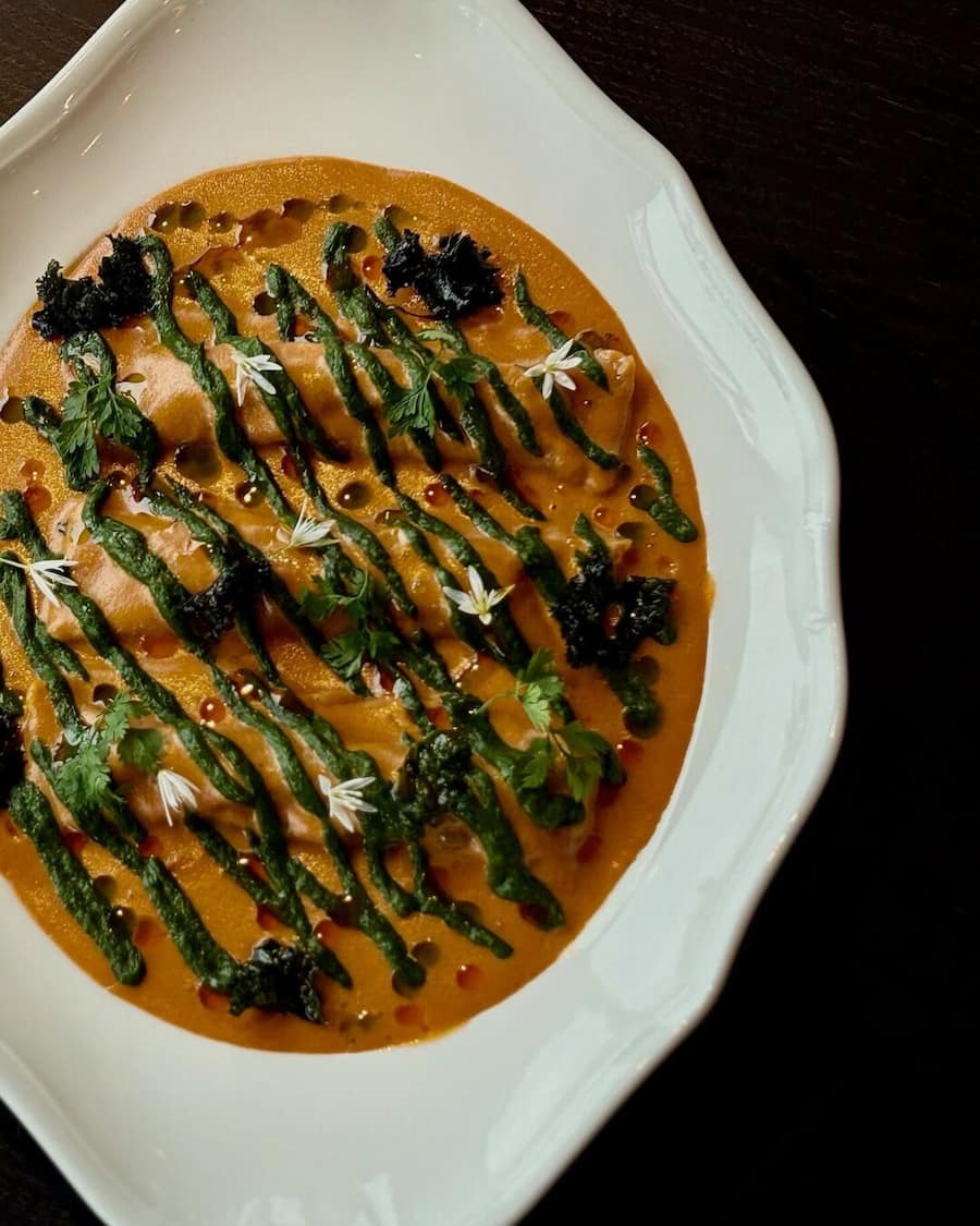 Magnifique classique bourgeois que ce plat de quenelles de brochet à la sauce Nantua!