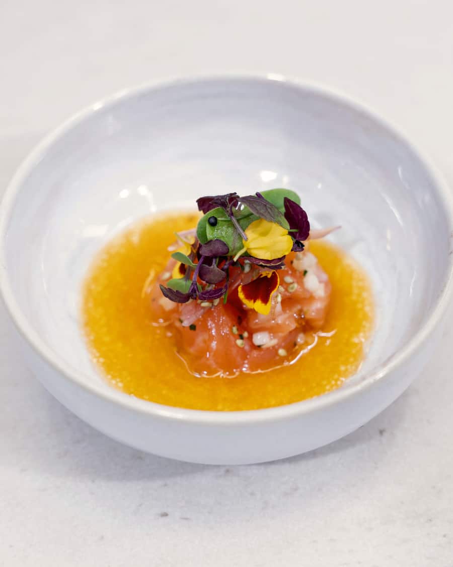 Plus asiatique que français, le tartare de saumon inclut du gingembre mioga.