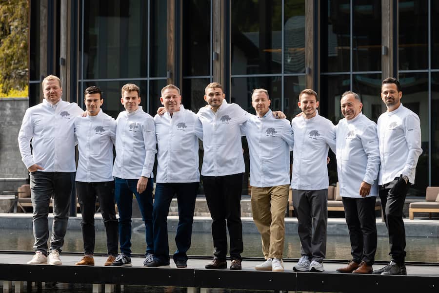 11.05.2025, The Chedi Andermatt, Generalversammlung Grandes Tables Suisses, Marc Joshua Engel, Paul Cabayé, Aurélien Mettler, Urs Gschwend, Guy Ravet, Dario Moresco, Robin Bessire, Jean-Marc Bessire und Yoann Caloué (photo by Remy Steiner for Gault Millau)