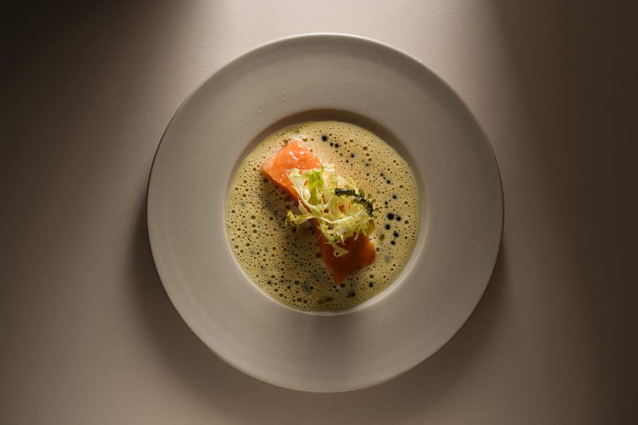 Lachsforelle | XO-Crème | Aji Amarillo beurre blanc - De Matos - Luzern - Mai 2025 - Copyright Olivia Pulver