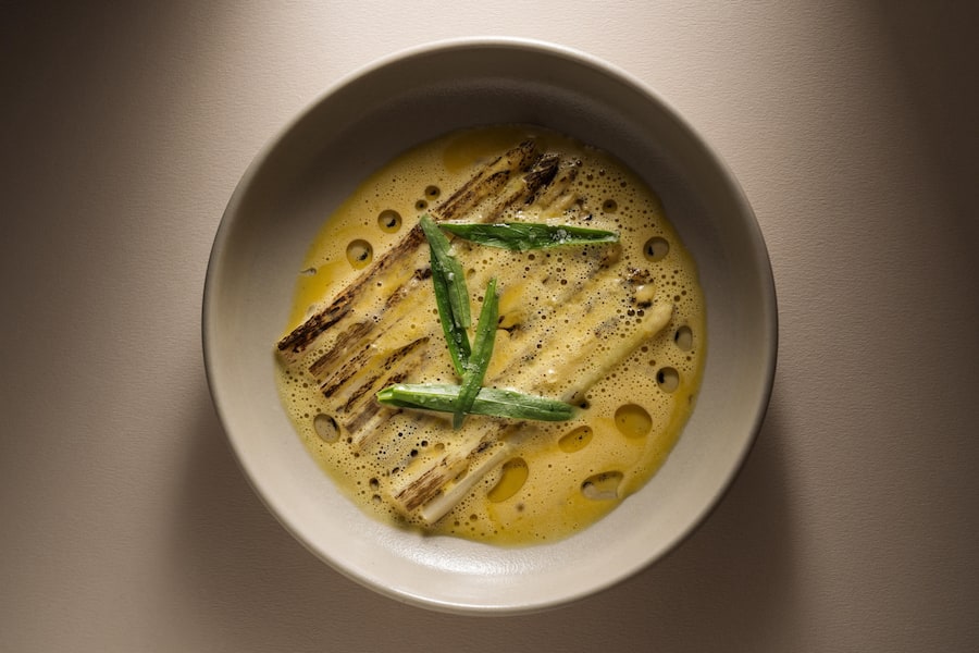 Weisser Spargel | Maracuja | Kaffee-Vanille / Estragon - De Matos - Luzern - Mai 2025 - Copyright Olivia Pulver