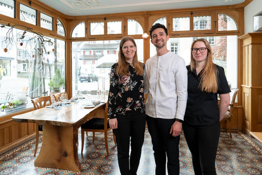 Sie prägen das «Siemis»: Geschäftsführerin Katja Müller, Hugo Miranda und Gastgeberin Maria Zamboni (v.l.).