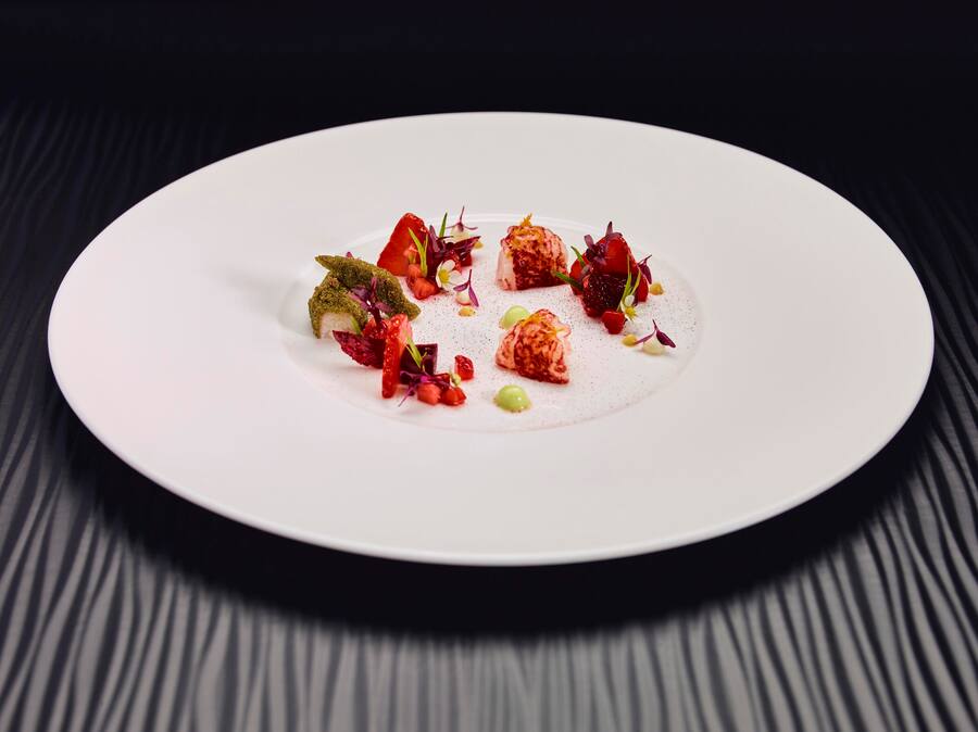 The Dolder Grand, The Restaurant, Heiko Nieder, Zürich © HO Signature Dish Heiko Niederer: Hummer mit Erdbeere