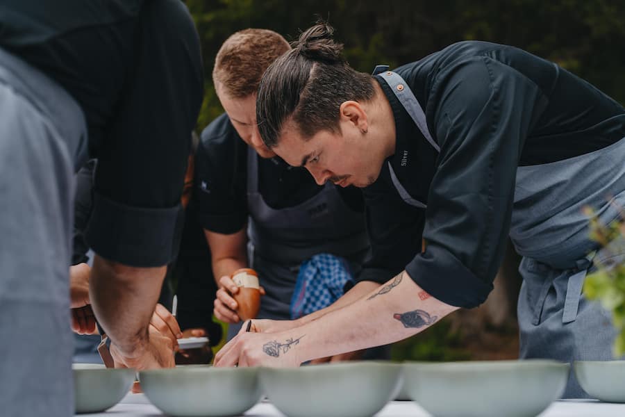 beyond the clouds - Marcel Koolen (Chefkoch Silver) kocht in der Natur auf dem Feuer - Silver, 7132 Vals - Juni 2024 - Copyright Olivia Pulver