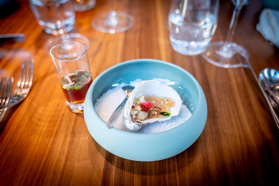 15.05.2025 - Bussigny - Resto Qoqa Ò Stamm Ò chefs - Qchef X Fabio Toffolon & Dominik SatoÊLes Chefs du Chedi Ð The Japanese - 2 toiles Michelin.Photo Darrin Vanselow pour G&M magazine / lÕillustre 2025