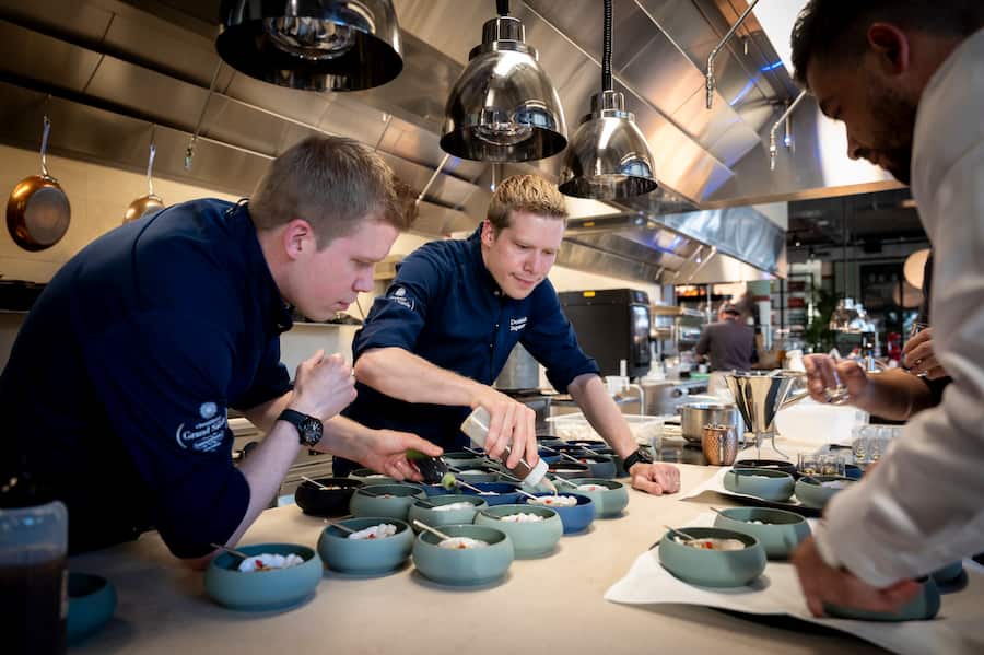 15.05.2025 - Bussigny - Resto Qoqa Ò Stamm Ò chefs - Qchef X Fabio Toffolon & Dominik SatoÊLes Chefs du Chedi Ð The Japanese - 2 toiles Michelin.Photo Darrin Vanselow pour G&M magazine / lÕillustre 2025