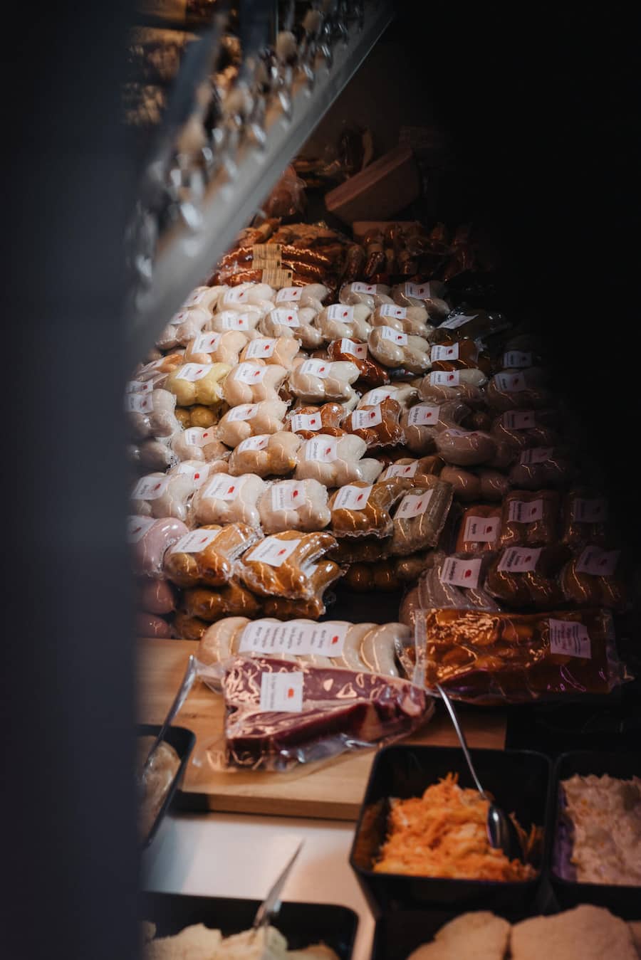 Bratwurstmanufaktur Stettler in Schüpfen, Metzgerei Stettler, Bergackerweg 1, 3054 Schüpfen, 14. Mai 2025, Copyright Roy Matter