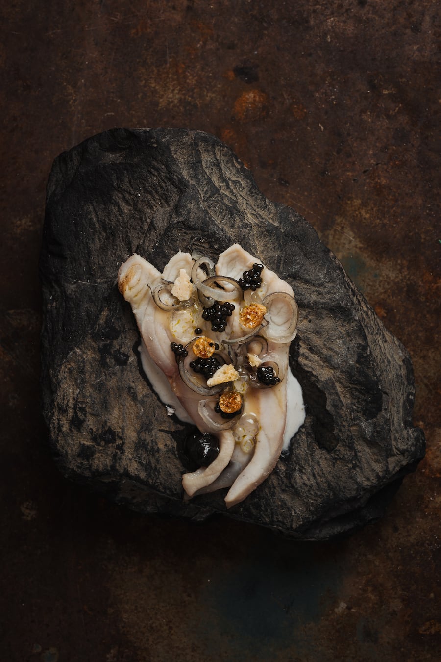 Stör mit Parfait von der Leber, Innereienknusper, Kaviar - Wiesner Mysterion - Bramboden Entlebuch - Mai 2025 - Copyright Olivia Pulver