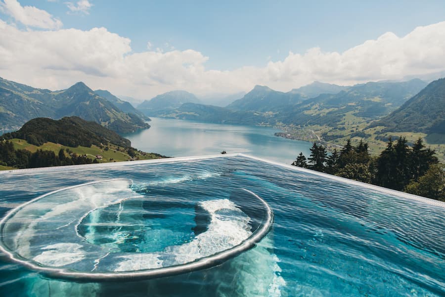 Aussicht vom bekannten Pool Villa Honegg