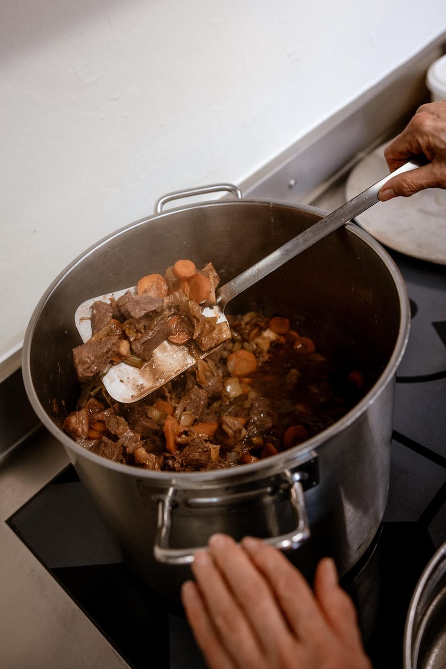 18.07.2025, Zürich, Fontana Ravioli, Patrizia und Olivia Fontona (photo by Rémy Steiner for Gault Millau)
