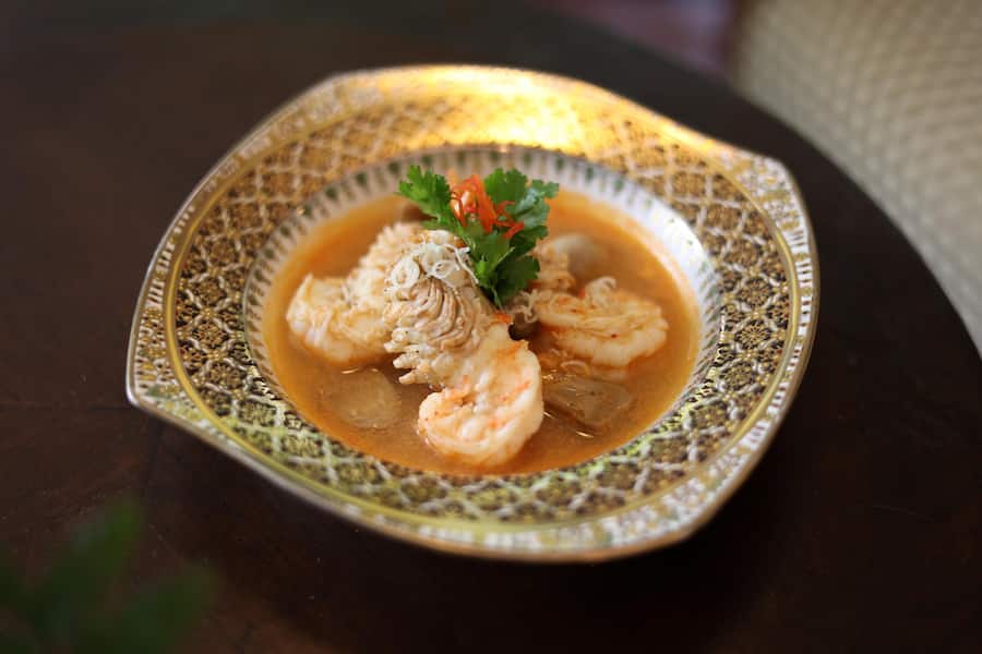 Tom Yum Goon von Chef Pom, Mandarin Oriental Bangkok, THA Chef Pom kommt in die Schweiz, Gericht in Dateiname