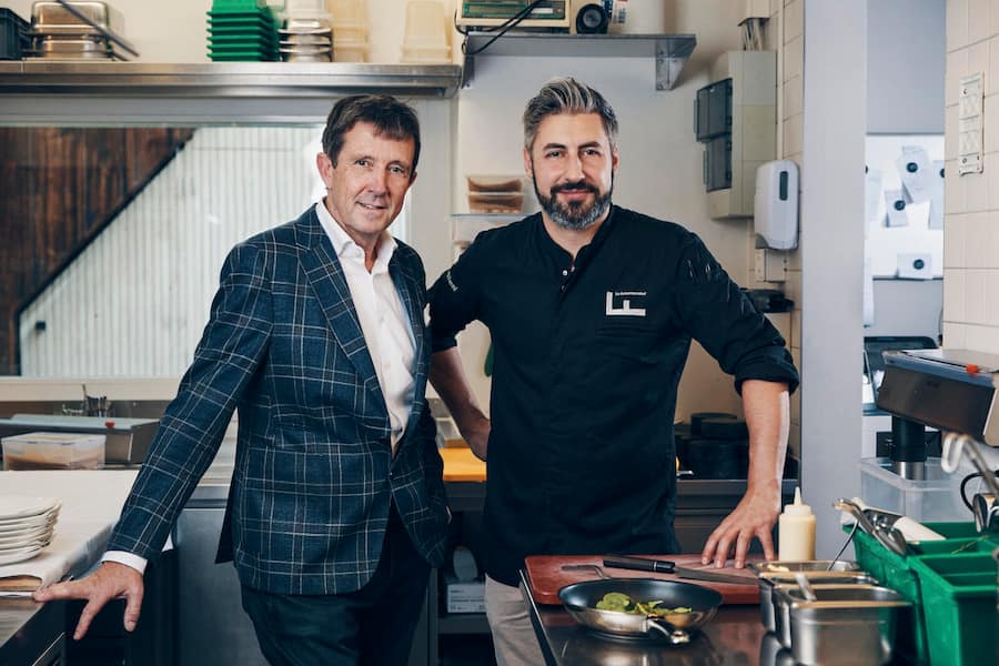 Roland Tischhauser (l.) Ackermannshof, Chefkoch Flavio Fermi, 19.08.2021, Foto Lucia Hunziker Flavio Fermi, Ackermannshof, Basel © Lucia Hunziker