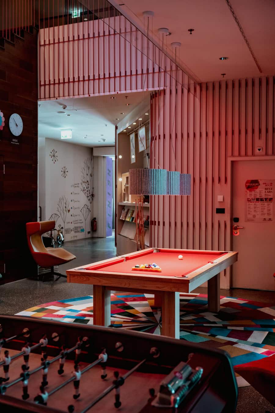 GMC 2025 - 25 Hours Hotel Zürich West eröffnet Pool, Spritz-Bar und neues Konzept Ribelli