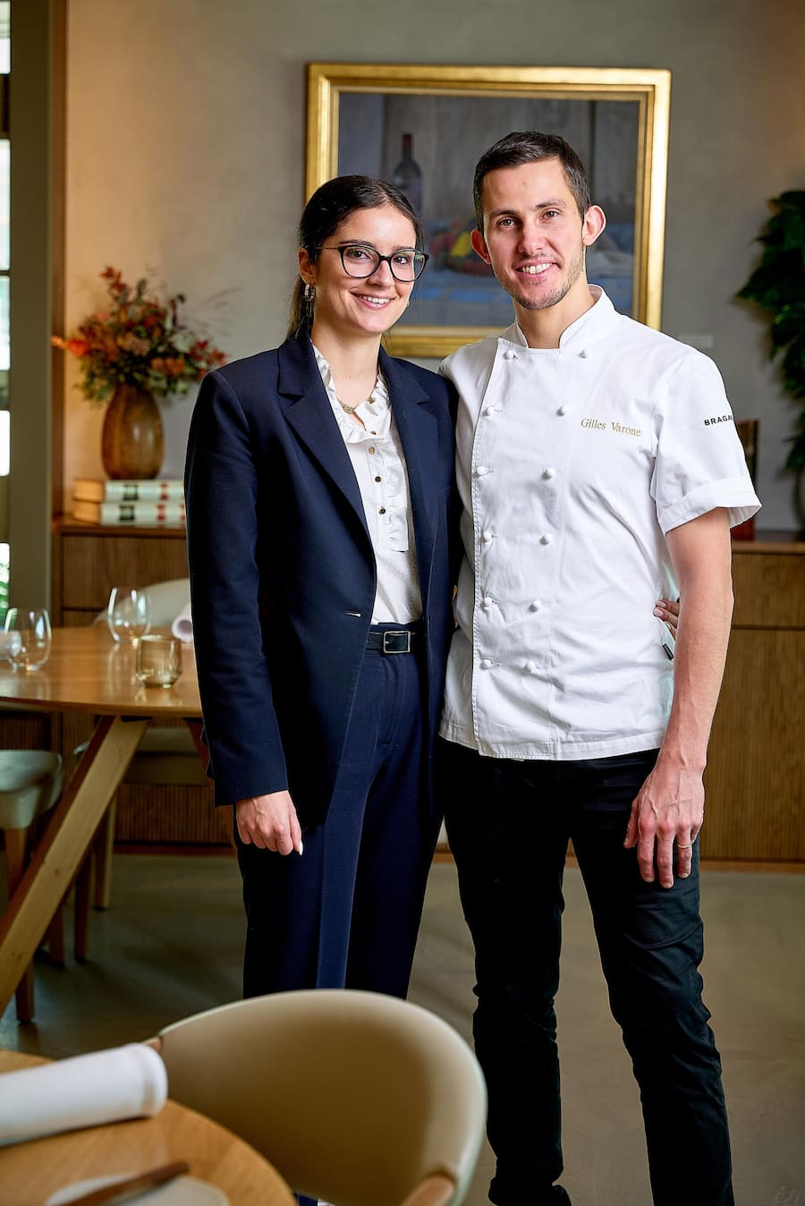 Savièse , le 8 mai 2025, Gilles Varone invite Raphael Maye dans son univers ou il nous présente une déclinaison dâasperges de chez Bianco et sa sauce hollandaise fumée au foin , et sa roulade dâ agneau en crépine , et son filet de Sandre du Valais, avec comme sommelièreLise Donier Méroz © sedrik nemeth