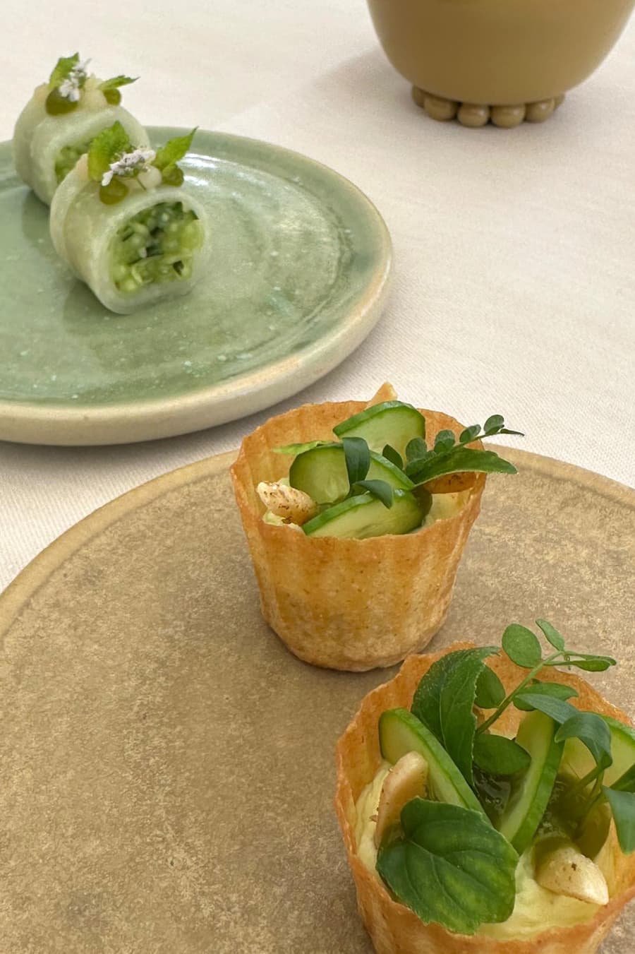 Gurke mit Basilikum und Kapern, mal mit Mandeln, Anis und Wasabi, mal mit Minze und Ingwer.