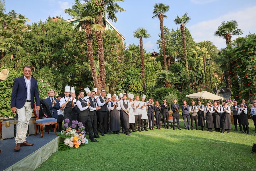 Hier spricht der Chef: General Manager Ivan Zorloni begrüsst die gut gelaunten Gäste.