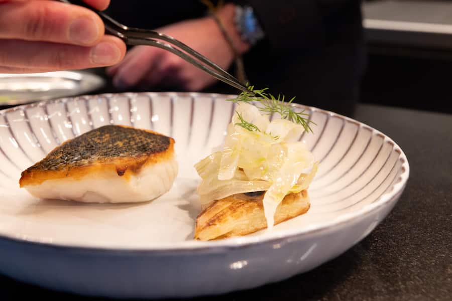 Andrea Bonini, Hotel Grace la Margna, Gebratener Wolfsbarsch Sommelier's Choice mit Laurent-Perrier The View Restaurant, Hotel Grace La Margna