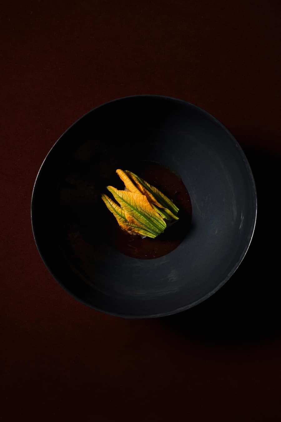 Rochenflügel mit BBQ-Creme - IGNIV Andermatt - Valentin Sträuli, Chefkoch - Mai 2025 - Copyright Olivia Pulver