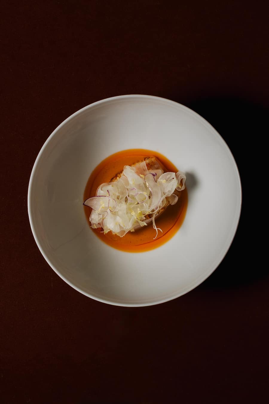 Langustine mit Chili,Tomaten und Fenchel, Dashi-Creme - IGNIV Andermatt - Valentin Sträuli, Chefkoch - Mai 2025 - Copyright Olivia Pulver