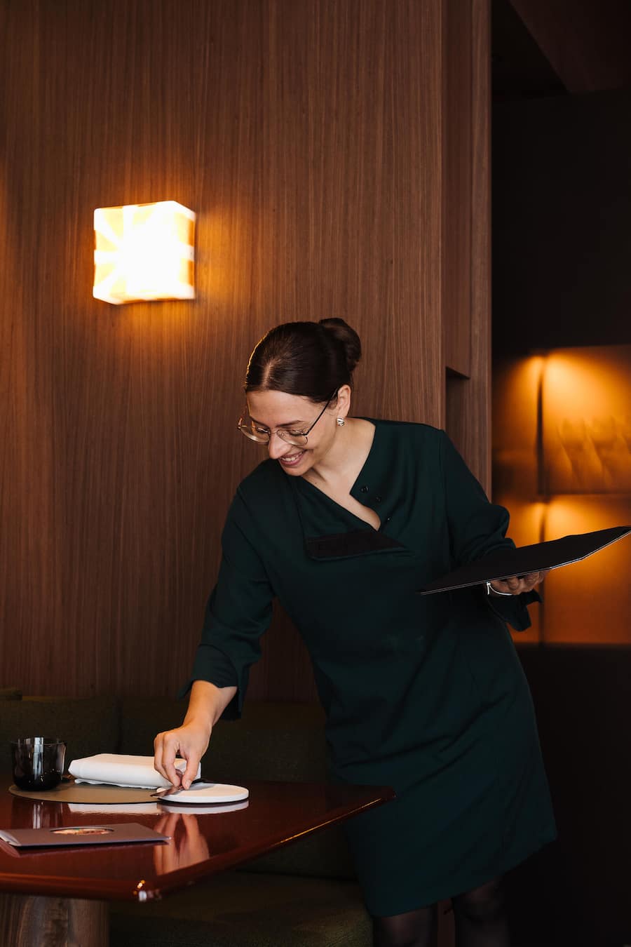 Hannah van den Nieuwenhuizen - IGNIV Andermatt - Valentin Sträuli, Chefkoch - Mai 2025 - Copyright Olivia Pulver