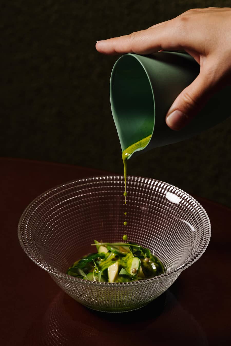 Gebeizter Zander mit Avocado, Gurke, grüne Tomate - IGNIV Andermatt - Valentin Sträuli, Chefkoch - Mai 2025 - Copyright Olivia Pulver