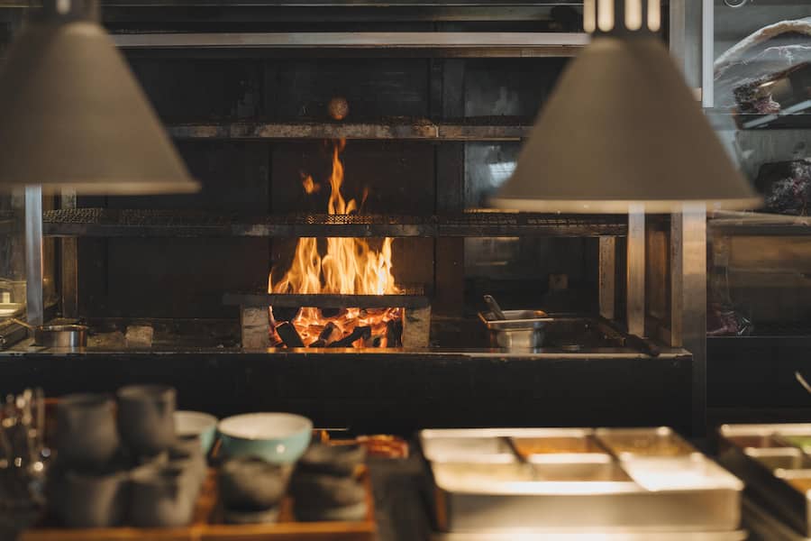 Grill und Fleisch-dry-age-Schrank - ITAKI Feusisberg - April 2024 - Copyright Olivia Pulver