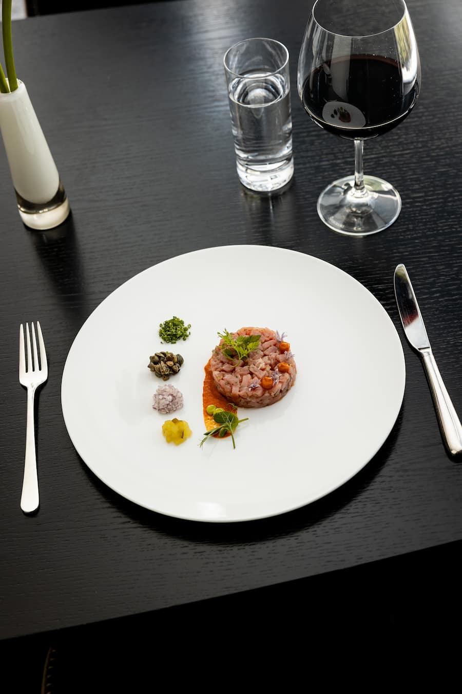 13.06.2025, Vals GR, Restaurant Red, Tatar vom Kalbsrücken (photo by Remy Steiner for Gault Millau)