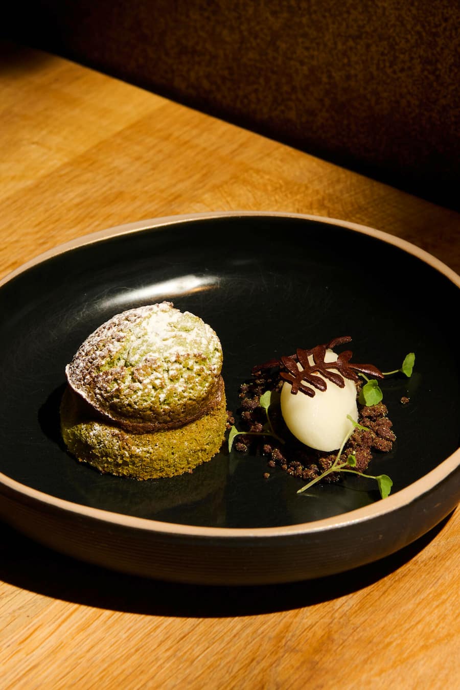 Matcha-Schoko Küchlein mit Yuzu-sorbet