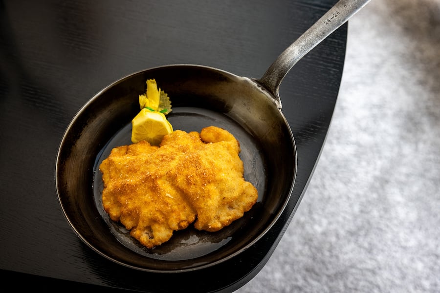 13.06.2025, Vals GR, Restaurant Red, Kalbsschnitzel (photo by Remy Steiner for Gault Millau)