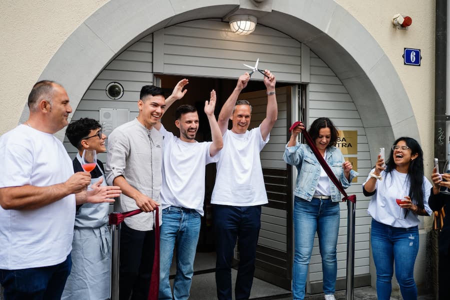 Mitarbeiterrestaurant von Living Circle, Casa Nostra, Zürich, ZH Zürich, 9. Juli 2025 - In einer ehemaligen Wäscherei mitten in der Zürcher Altstadt hat The Living Circle ein Zeichen gesetzt: Mit dem neuen Mitarbeiterrestaurant Casa Nostra investiert sie in ihr wichtigstes Gut â ihre Mitarbeitenden.