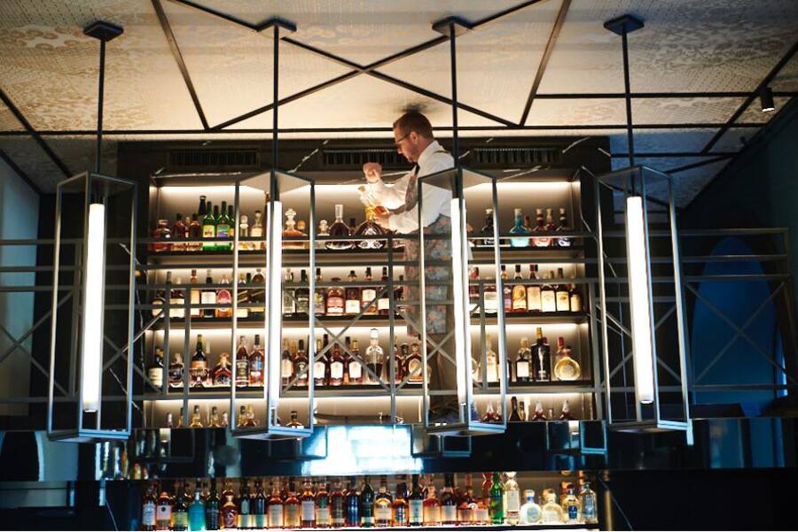 Dirk Hany in der Bar am Wasser