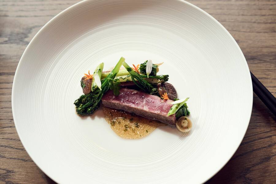 Holzen Entrecote, Bimi, Kale, Ponzu-Vinaigrette