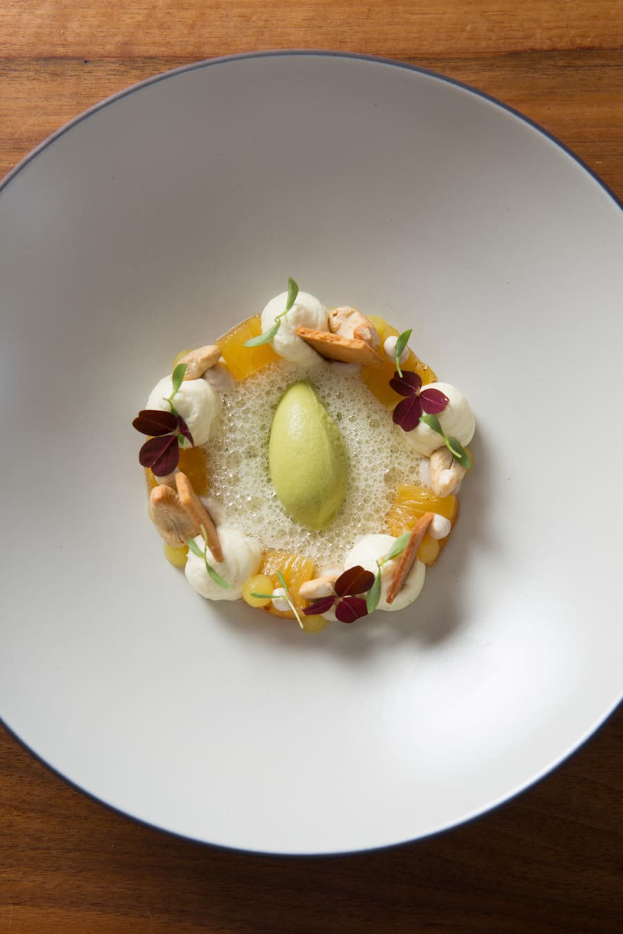 Grillierte Ananas mit Jaipur Curry, Cashewnuss, Koriander und Rum.