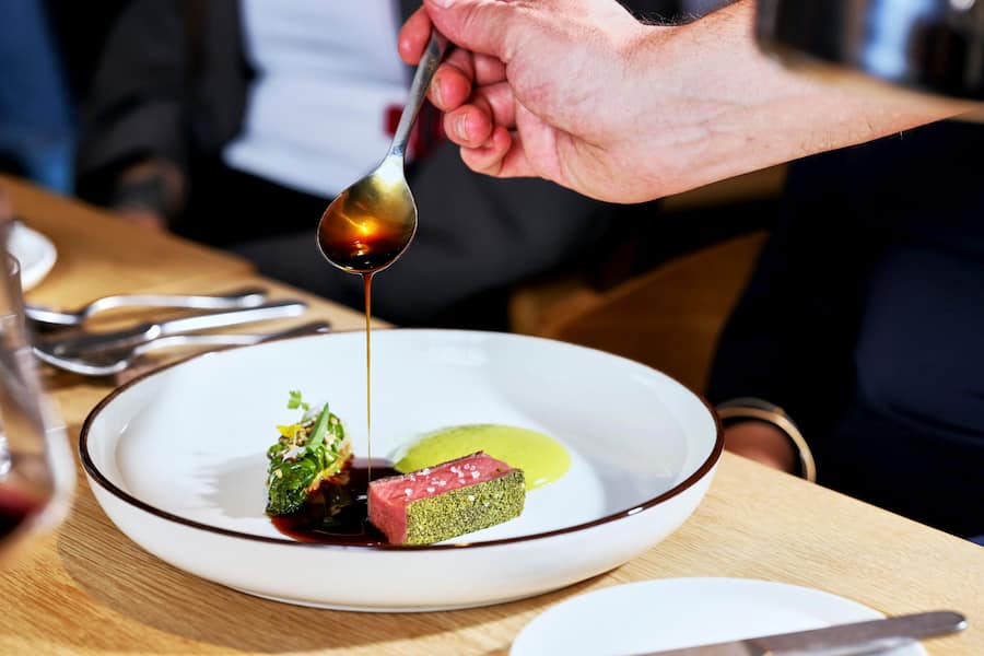 Lamm mit Lattich und Bärlauch