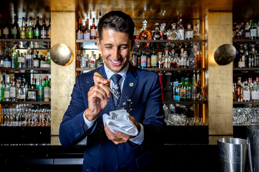 Geneve, le 10 juillet 2025. Serie de photos de differents cocktail realise a l Hotel la Reserve par le bartender Fabien Theisgen . © Magali Girardin