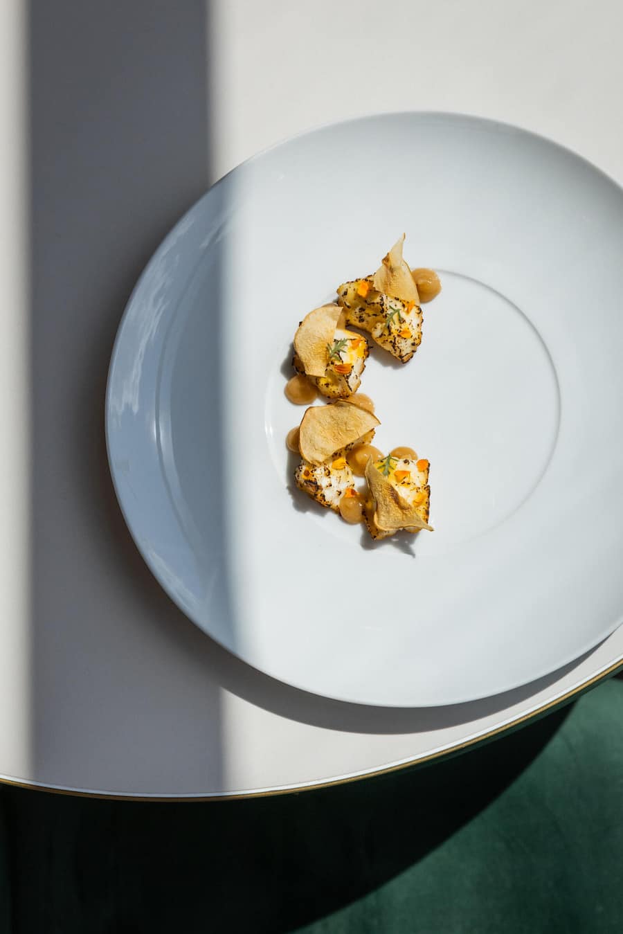 21.07.2025, Zürich, Ameron Zürich Bellerive, Gericht; geräucherter Ziegenricotta, Birne (photo by Remy Steiner for Gault Millau)