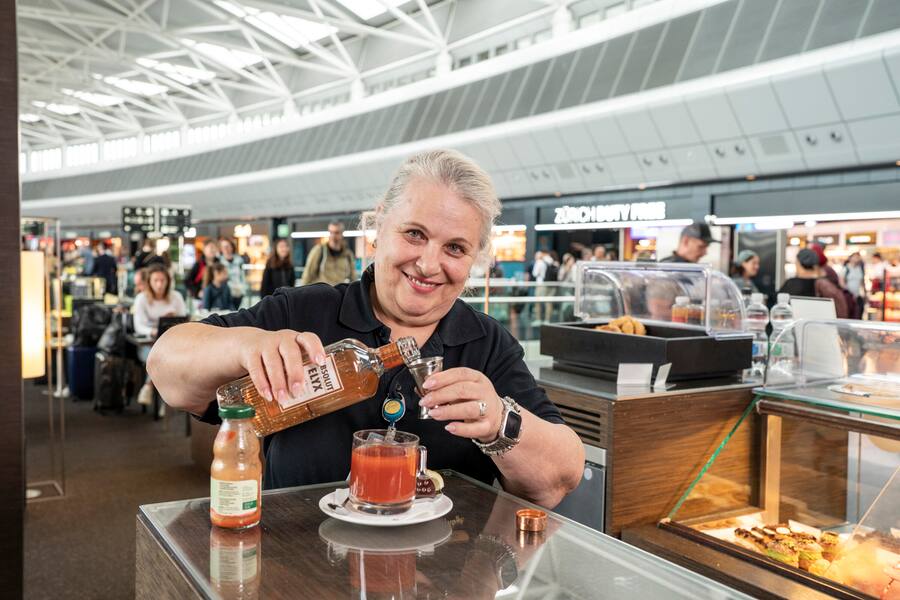 Spruengli Flughafen, Konstantina Vasileiou mixt Bloody Mary