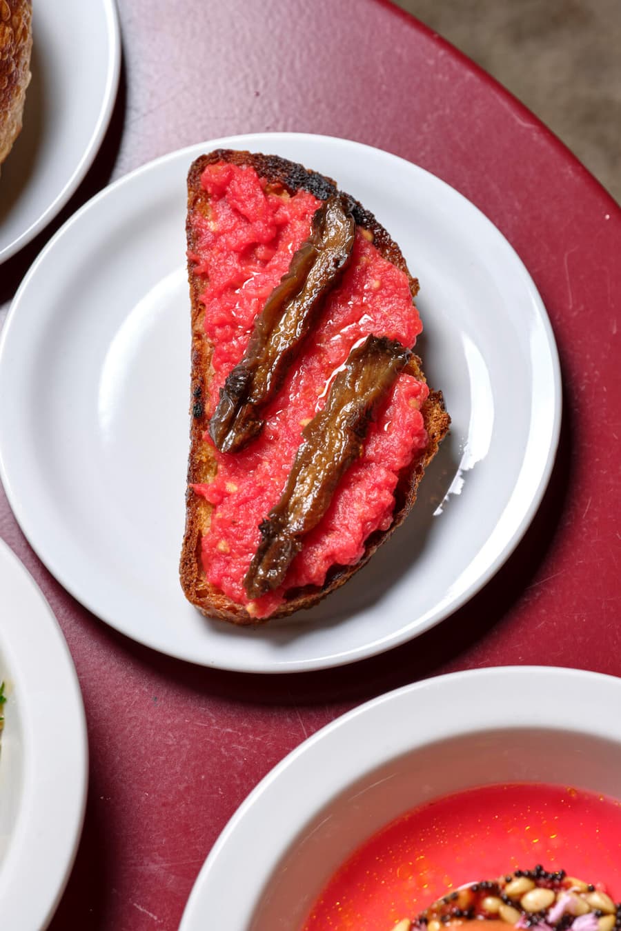 Tomatenbrot und Magdi Sardelle
